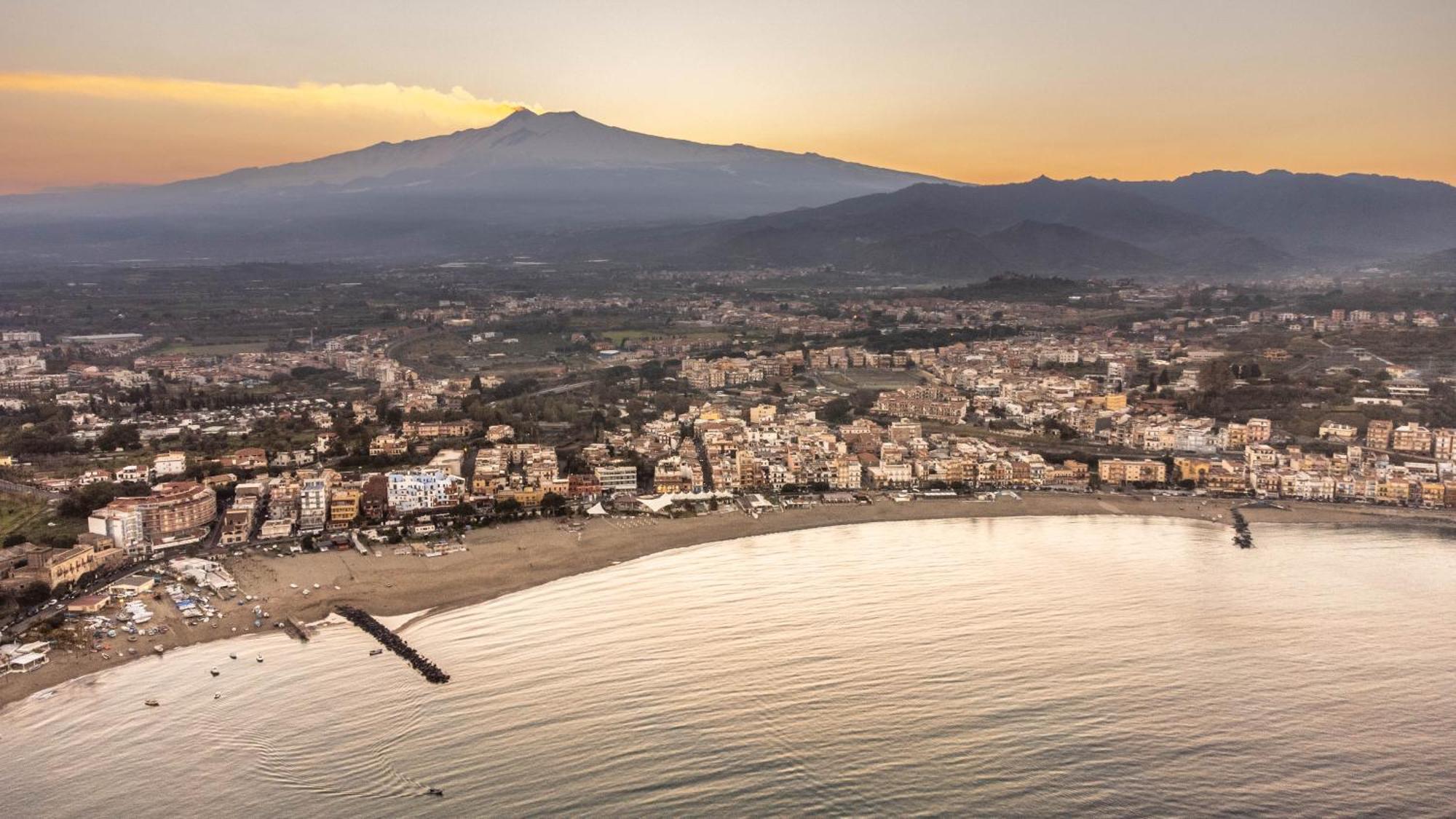Camurria Apartments Giardini Naxos Ngoại thất bức ảnh